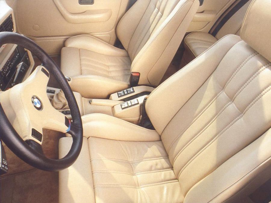 Интерьер BMW M5 (E28) 1985 года  (WW) (фото 25 из 50)